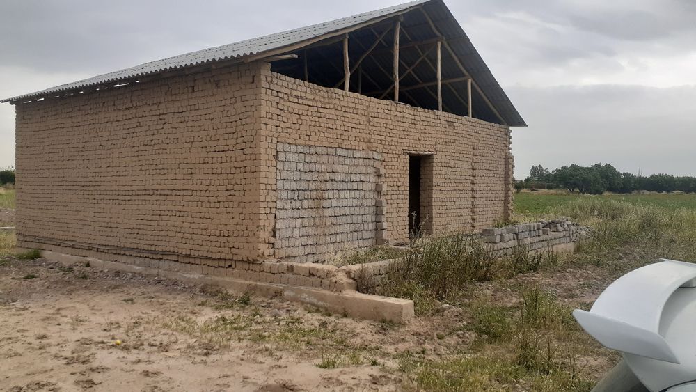 Uy sotiladi 6 sotix 4 xonali korobka