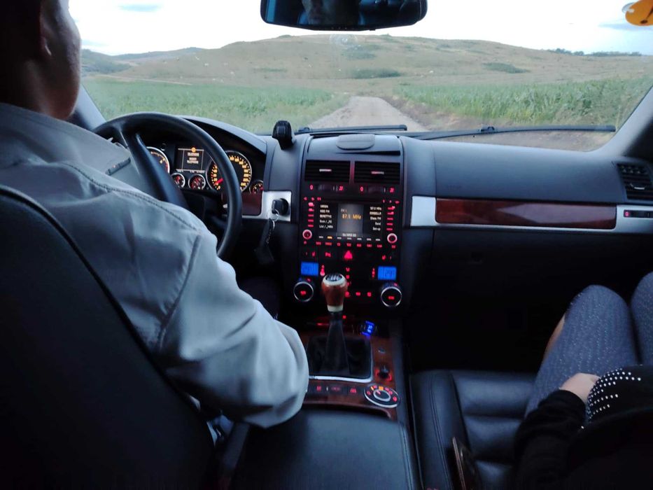 Vând Volkswagen Touareg