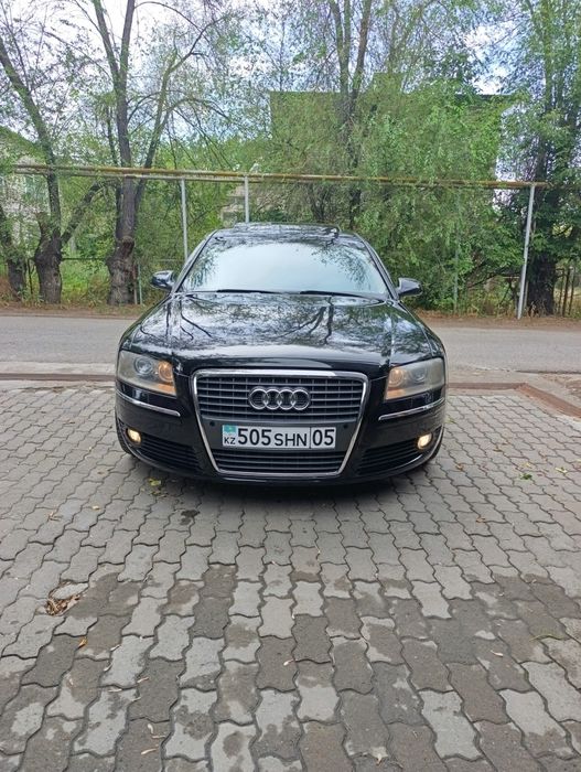 AUDI A8 QUATTRO V8  Full options.