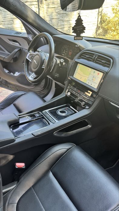 Jaguar F-Pace 2.0 D R-Design