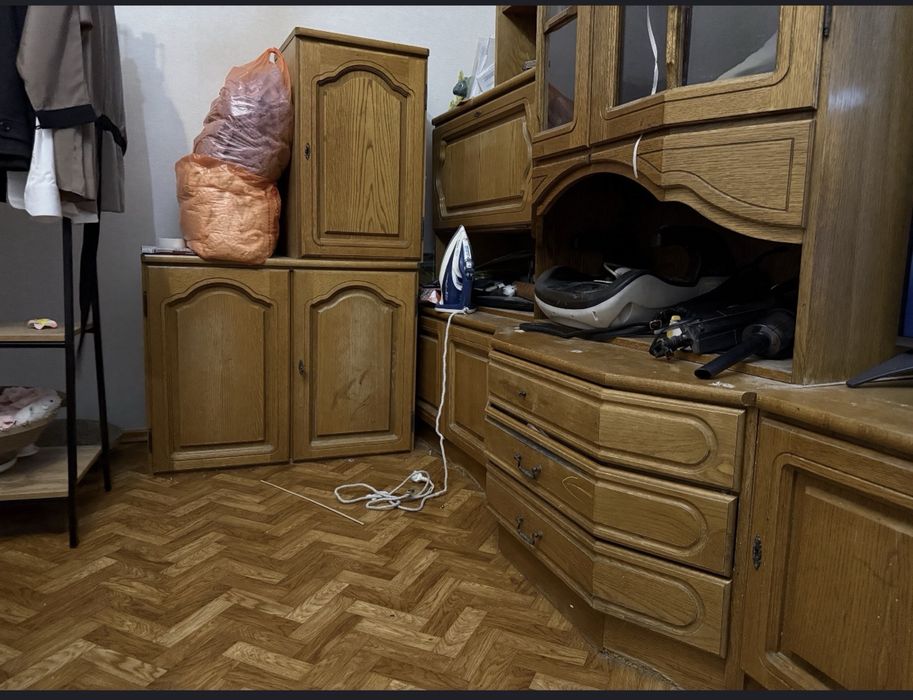 Отдам бесплатно гарнитур самовывоз