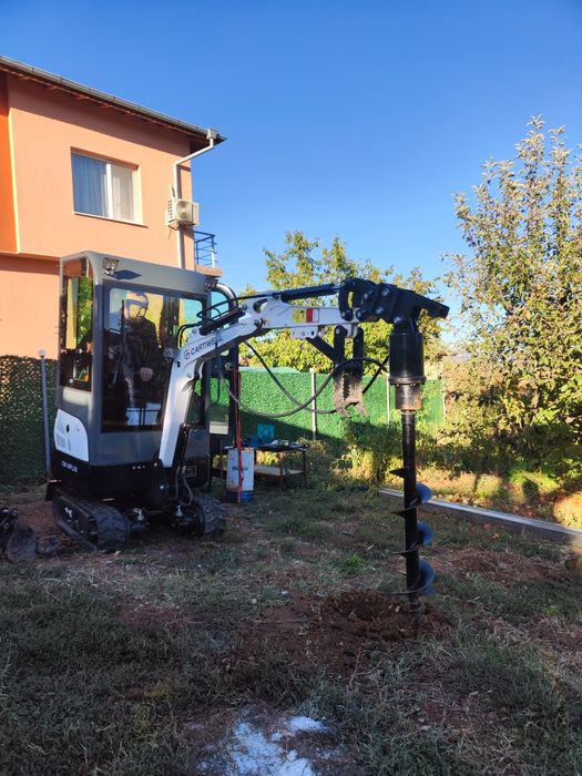 Услуги с мини багер (1.6t.) и самосвал (3.5т). с малък кран.