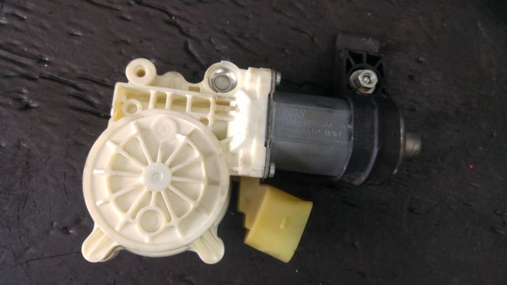 motoras macara usa dreapta fata bmw e60 0130821458
