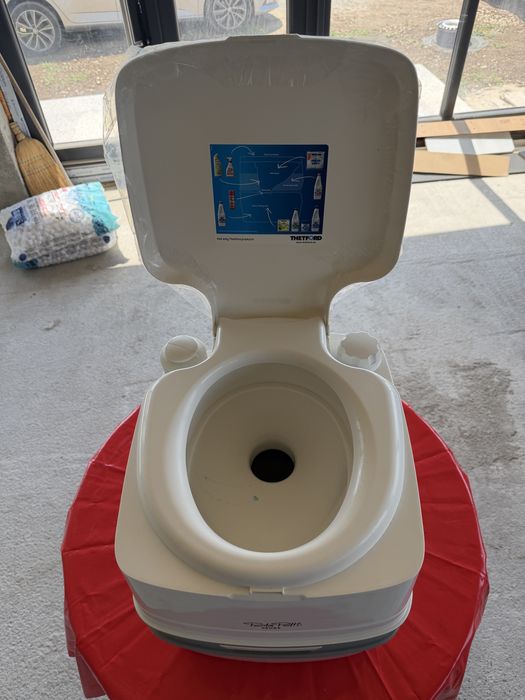 Toaletă portabilă Thetford Porta Potti Qube 165