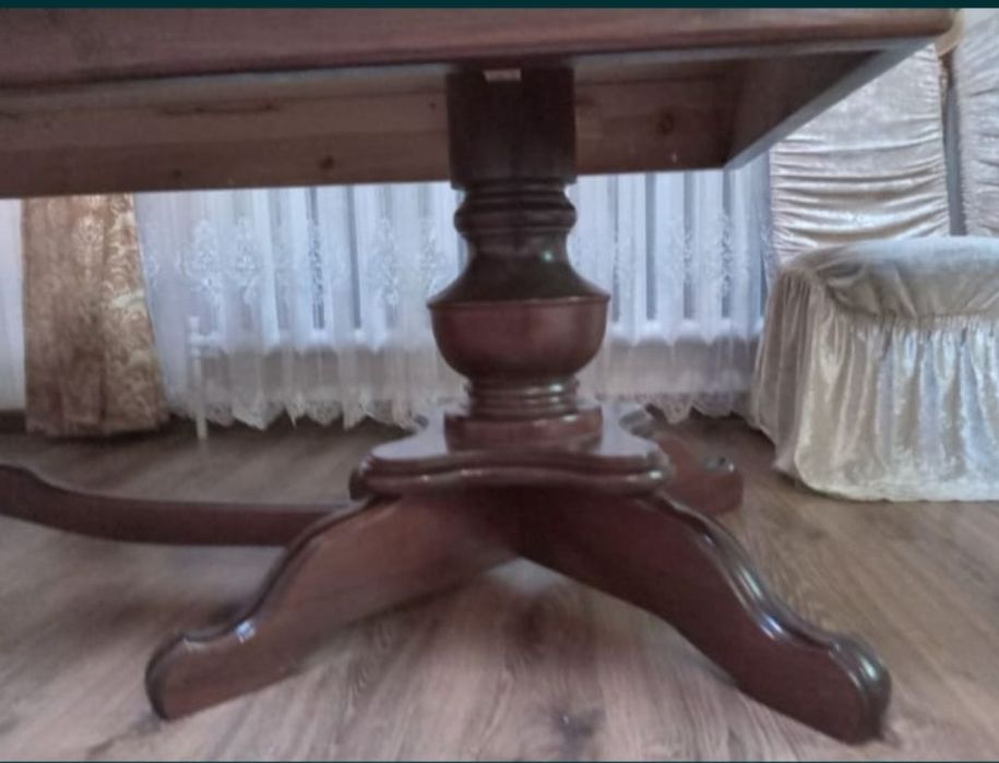 Срочно продается стол из дуба