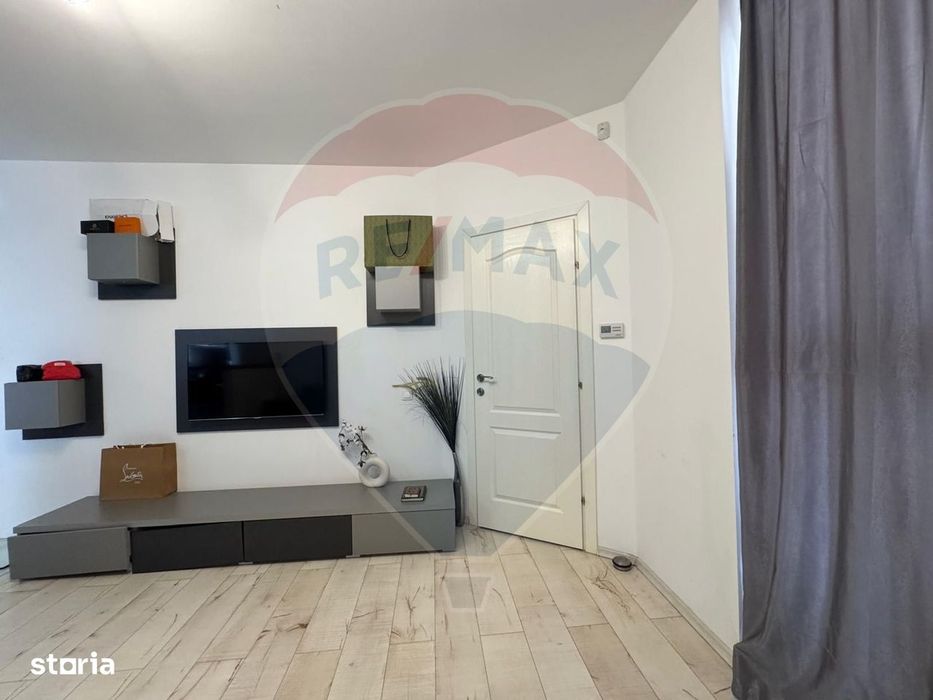 Apartament cu 3 camere la ARED( cu loc de parcare)