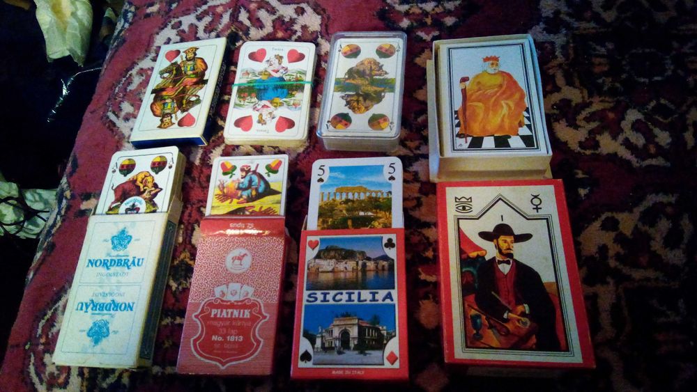 Vand Cărți de joc unguresti noi noute si de Tarot in ambalaj