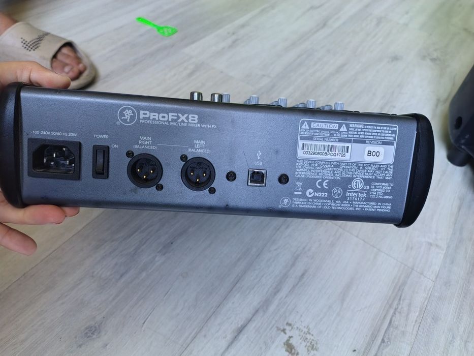 Vând Boxe cu tot cu mixer