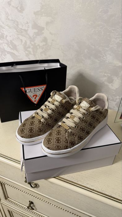 Продам кеды Guess