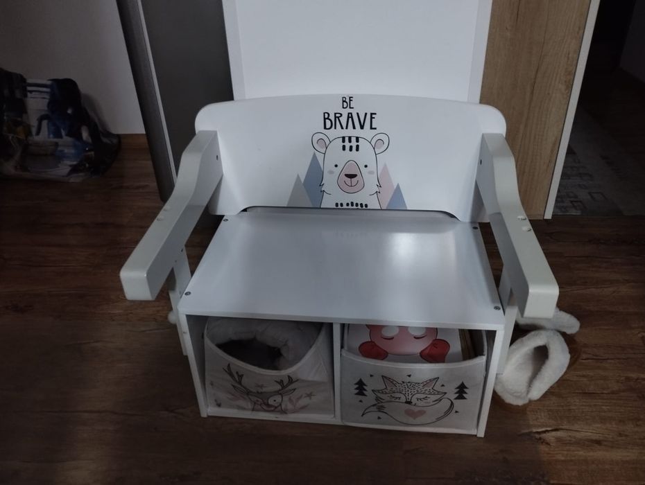 Vând măsuță de activități cu băncuță