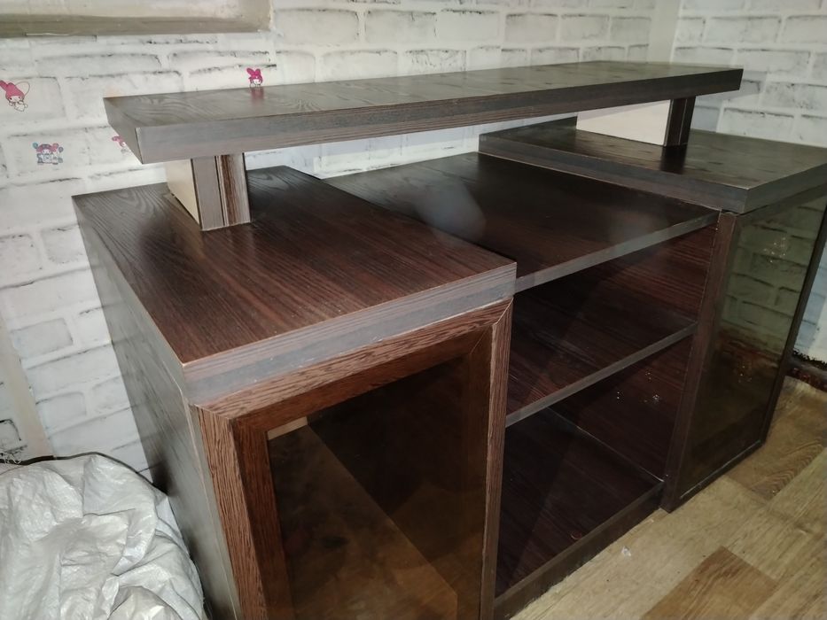 Стол под телевизор