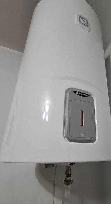 De vanzare  boiler  Ariston80 l,