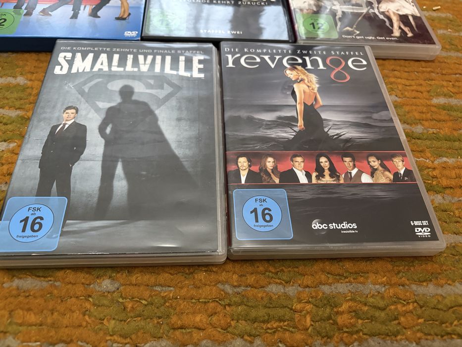 Set DVD seriale New Girl Sherlock Little Liars Smallville Revenge