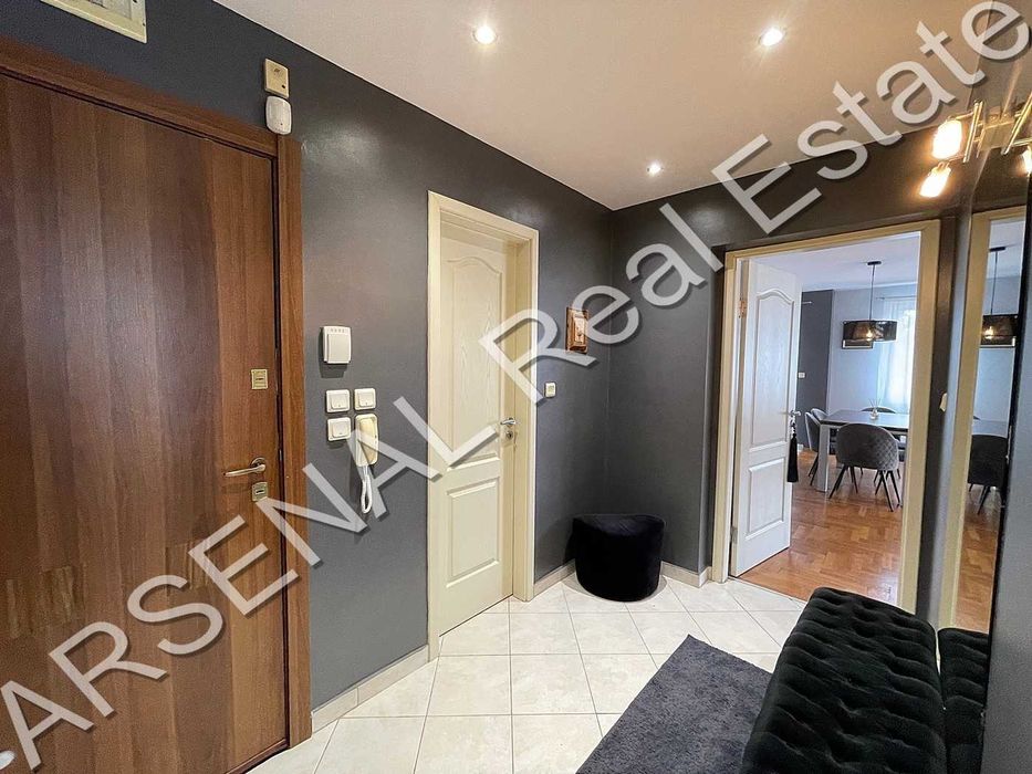 Тристаен апартамент под наем, Център