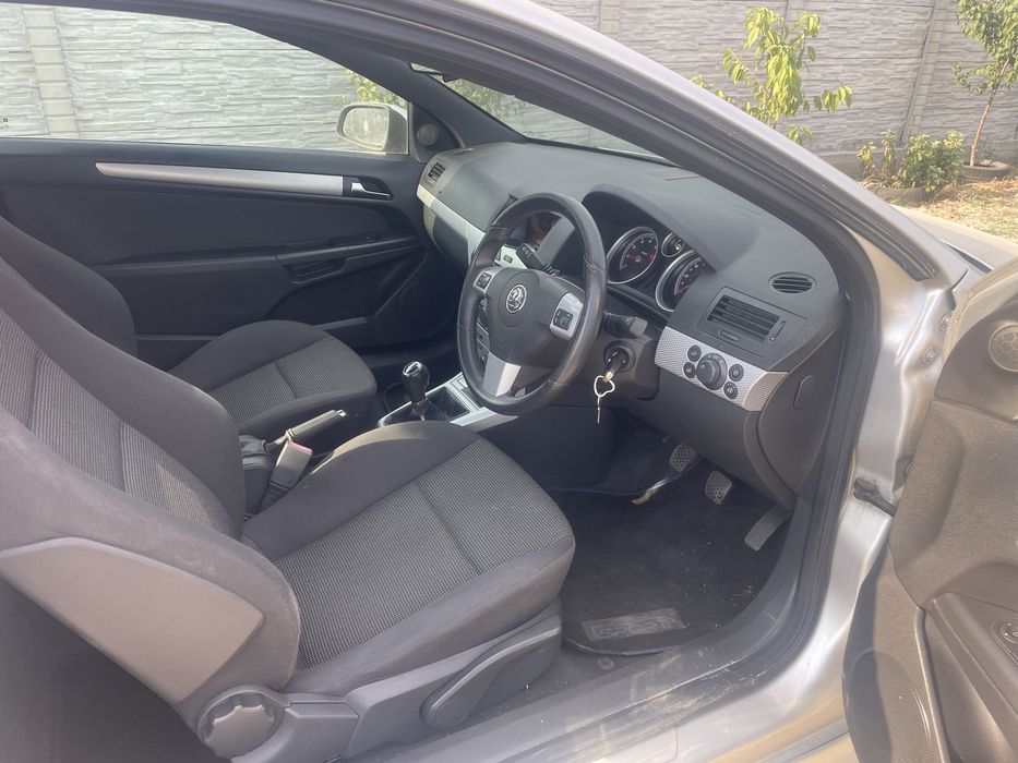 Dezmembrez opel astra h gtc OPC