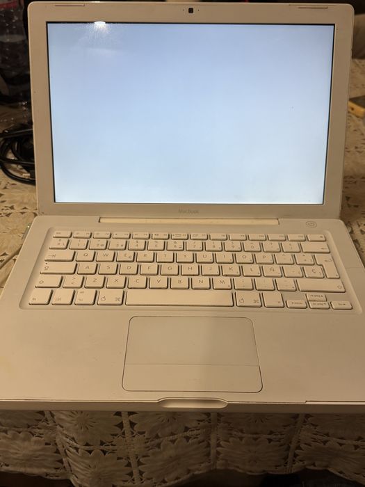 Macbook apple Чупен дисплеи