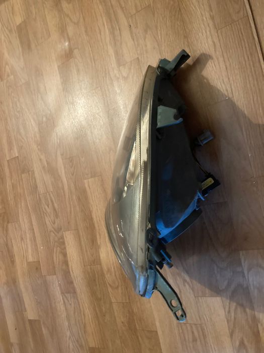 Фар за Тойта Ярис феислифт 2004