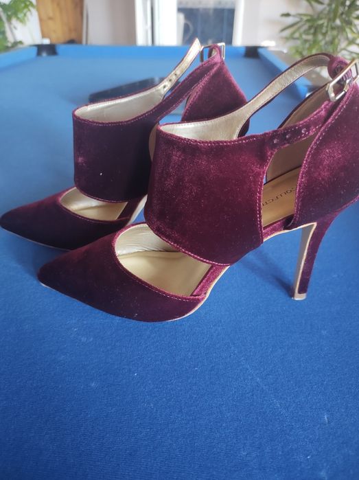 Vând pantofi din catifea