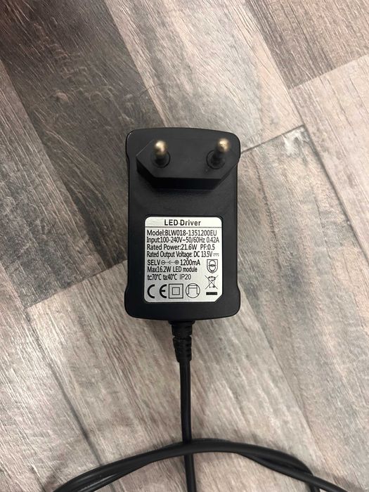 Lampă LED de birou