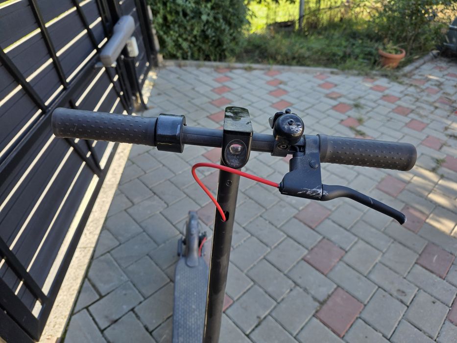 Vând trotineta electrica Xiaomi