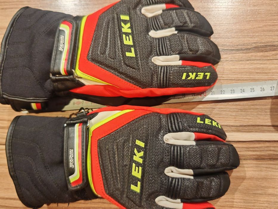 Продавам детски  състезателни  ръкавици leki