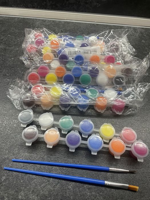 Акрилна боя 12цвята 2метки и палитра