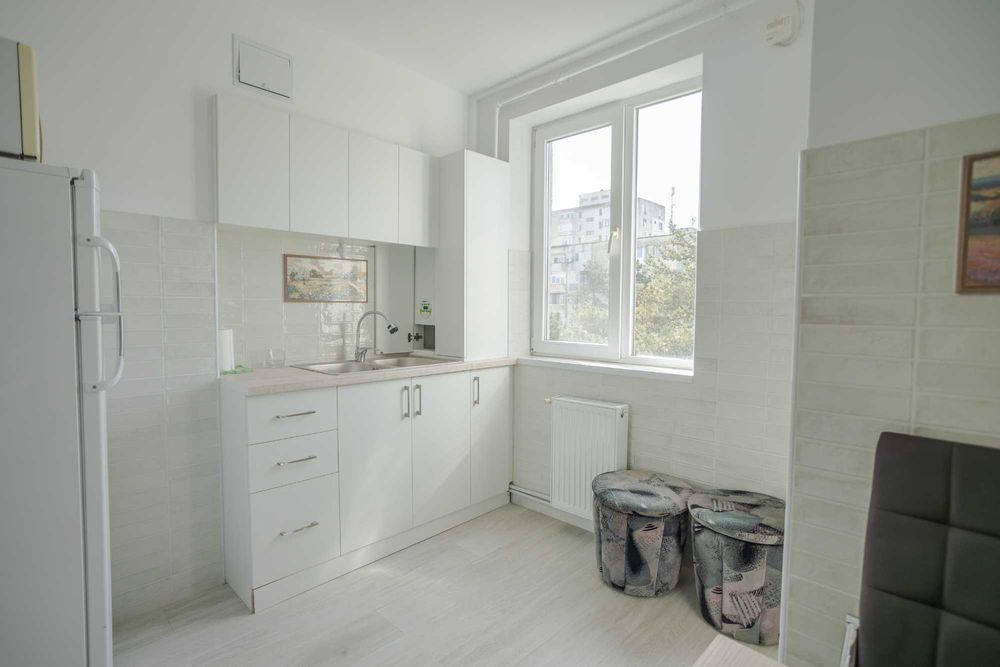 Proprietar vând apartament 3 Camere Ultracentral Mangalia, Etaj 2/4, Centrală