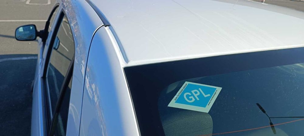 Inchiriez masina UBER/BOLT Logan 0.9 benzina cu GPL fabricatie 12/2019