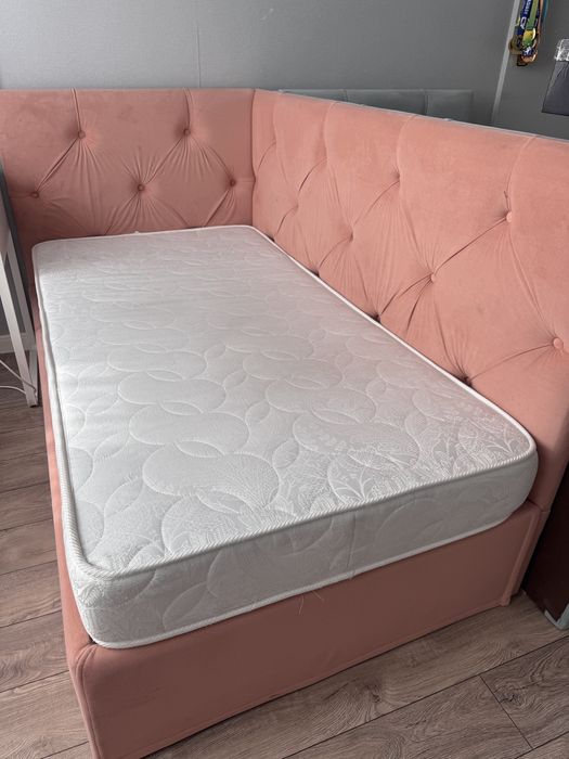 Кровать детская (2 штуки)