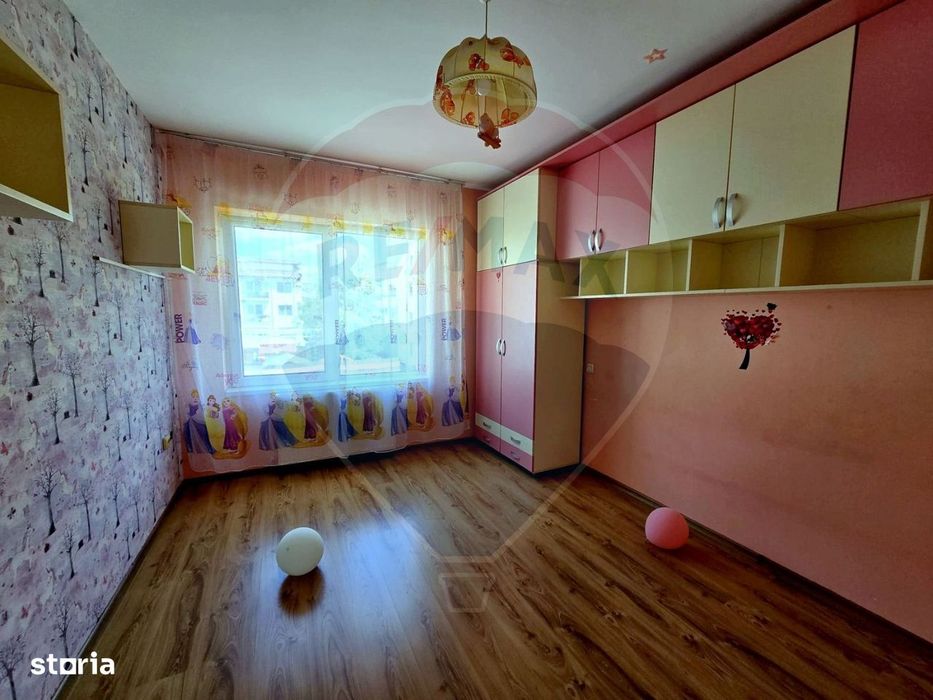 Apartament cu 3 camere de vânzare, parcare– Șesul de Sus, Florești