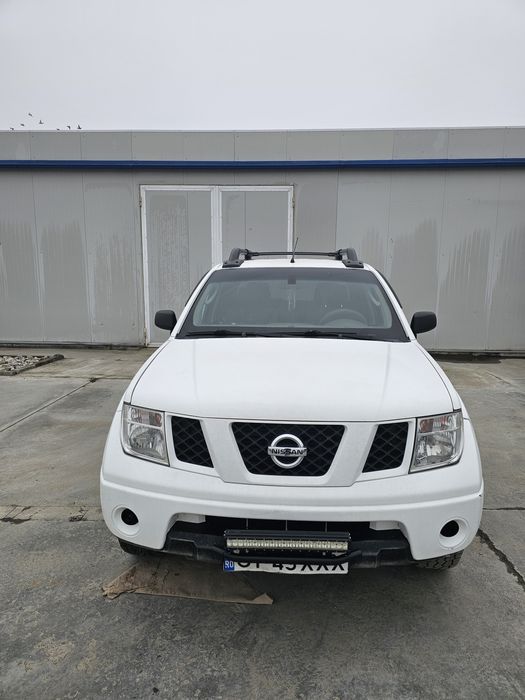 Vând nissan navara