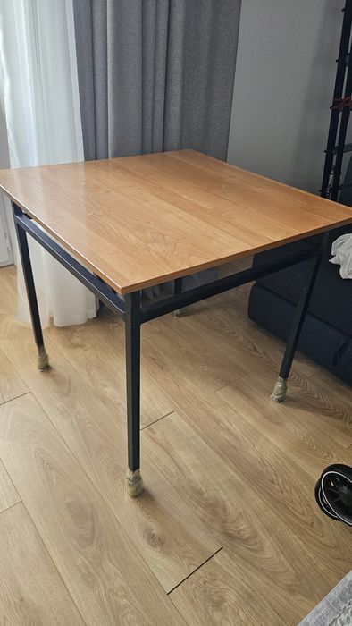 Продам стол б/у, 80х80см