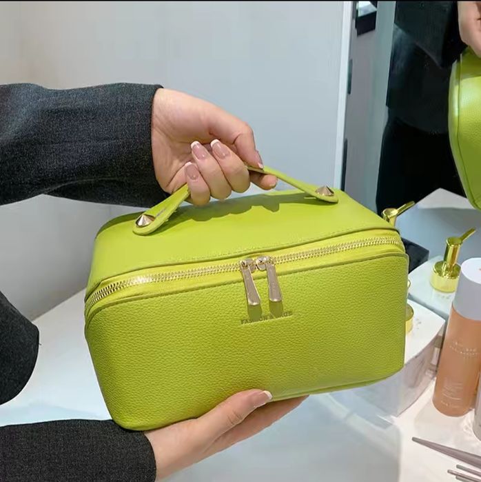 Косметичка объемная