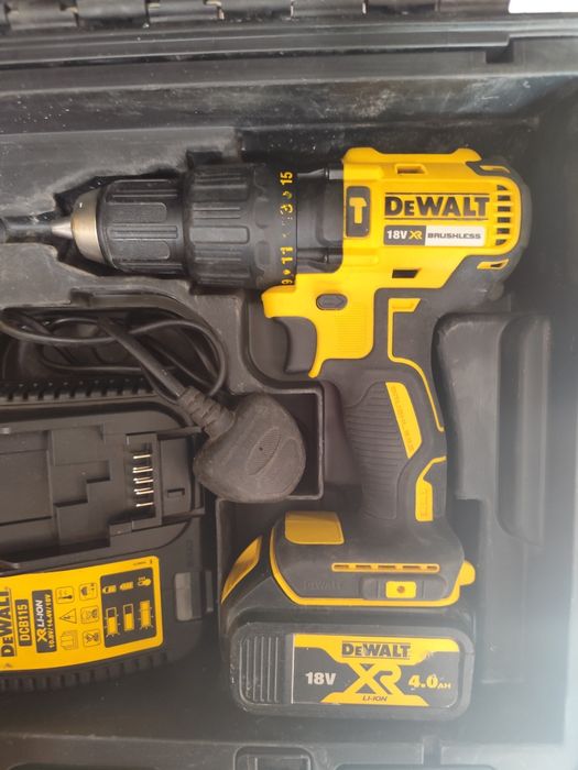 Нов комплект Девалт DeWALT DCK2060M2T