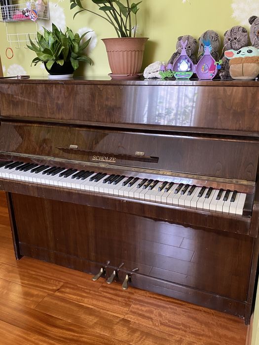 Пианино лакированное б/у