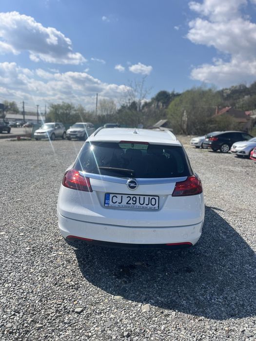 Vând Opel Insignia