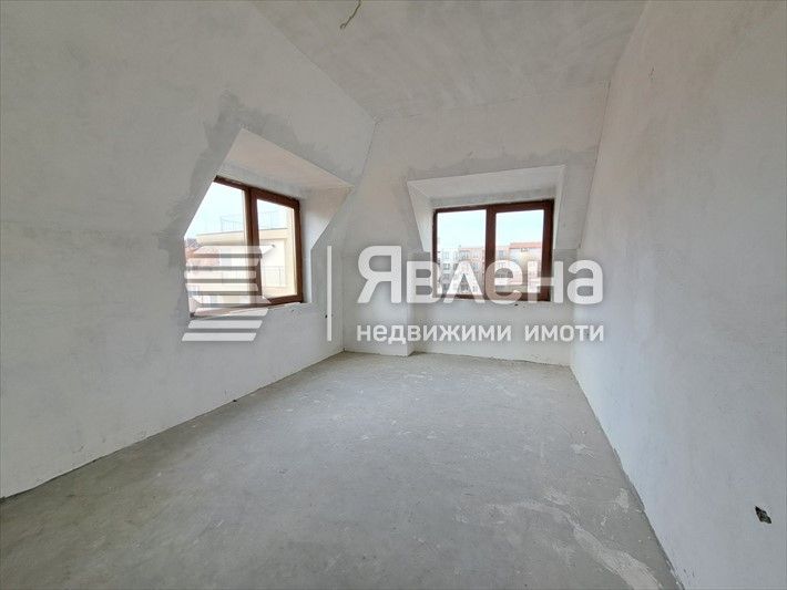 Тристаен апартамент в Несебър