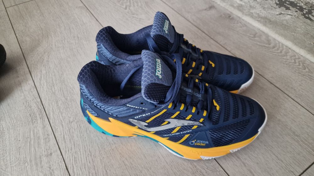 Asics, Joma tenis 40,2/3