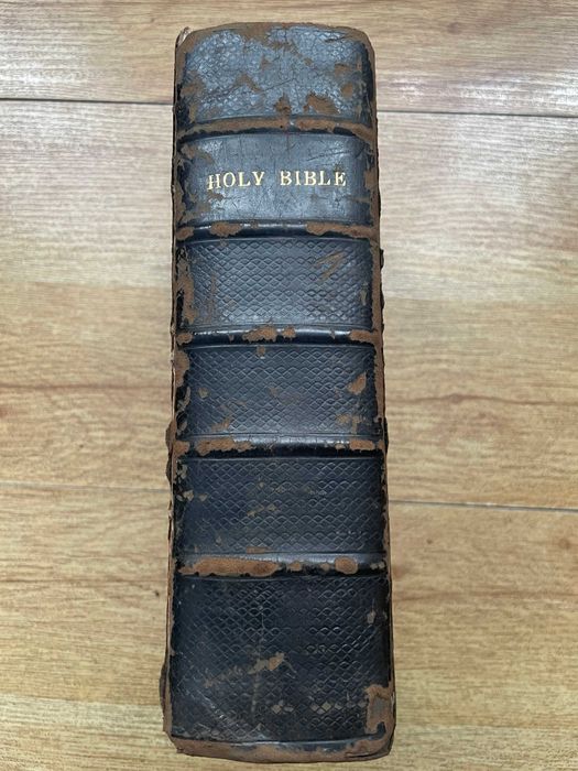 Victorian Holy Bible , Biblia veche, limba engleza, 1834 , 20x13x6 cm