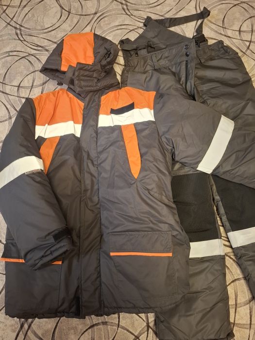 Продам зимнию спец одежду