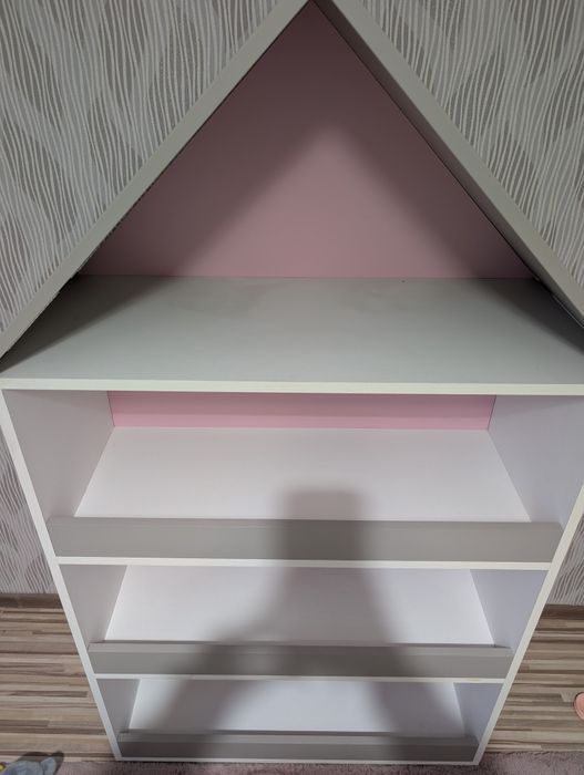 Biblioteca in forma de casuta