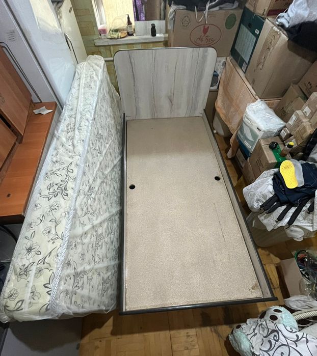 Продам кровать палуторка