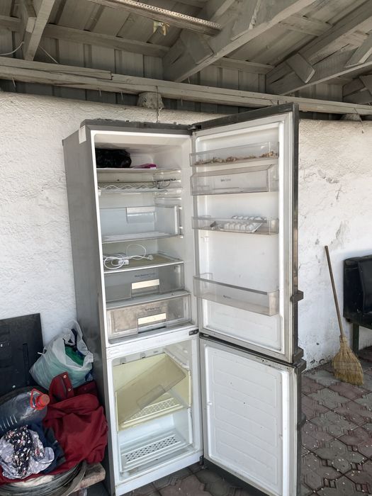 Холодильник.  LG