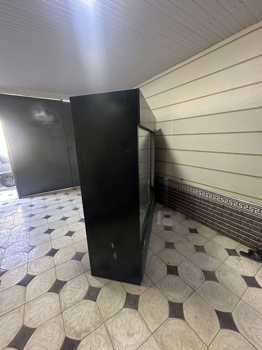 Vitirina xolodilnik 2 ta 1 tasini matori bor