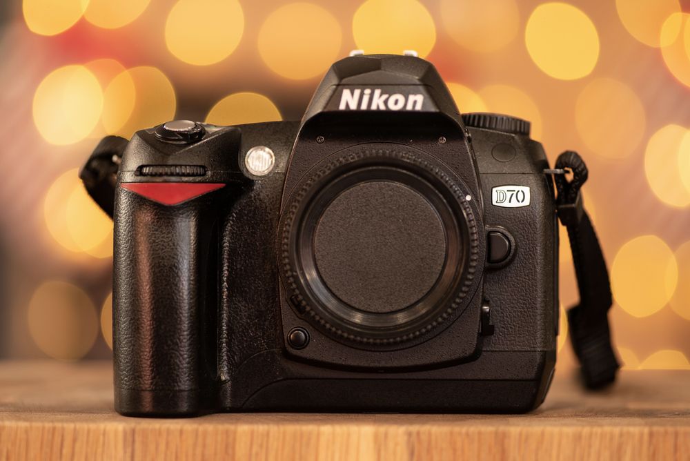 Nikon Д70 фотоапарат + два обектива и аксесоари Никон