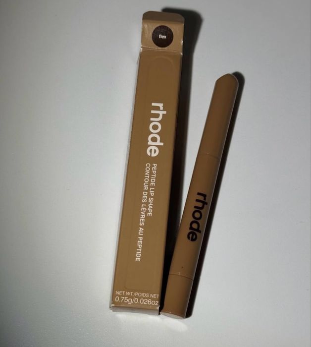 Rhode peptide lip shape молив за устни