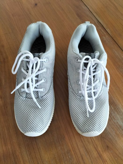 Adidași mărimea 40 int. 26,5 cm