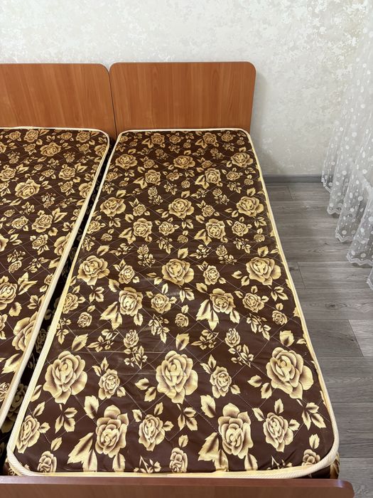 Кровать с матрасом