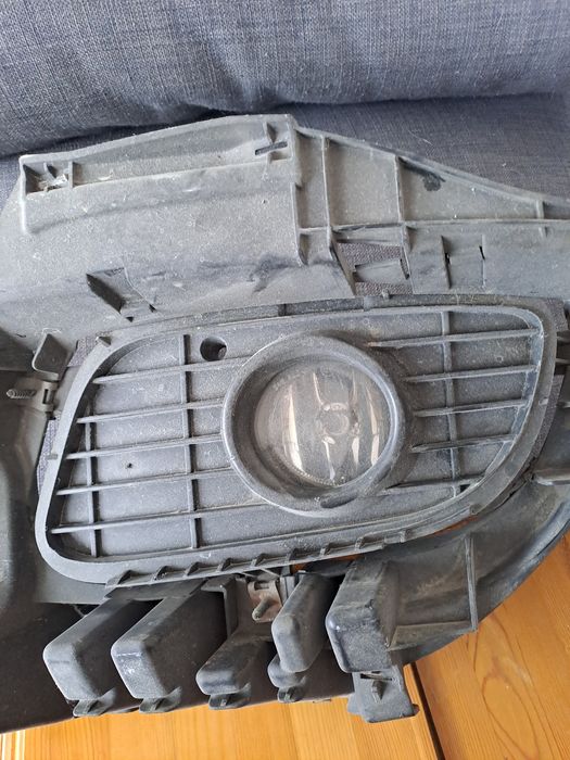 Продавам ляво огледало и ляв халоген за Мерцедес А клас 2005г