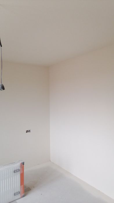 Zugrav și vopsitor serios.Detin pompa de zugrăvit